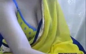 Slutty Indian Aunty In Yellow Saree Showing Boobs And Pussy
