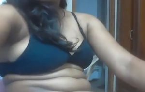 A Hot Busty Indian Girl’s Dirty And Nude Show On A Camera