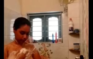 Latest Voyeur Sex Of Indian Bhabhi Filmed Taking Shower