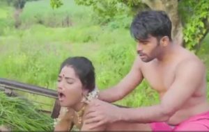 Desi man fucking sexy bhabhi in field